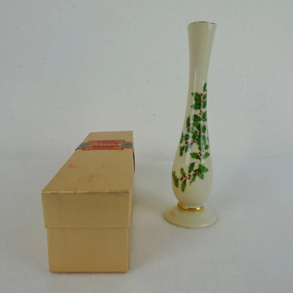 Lenox Holiday Christmas Holly Berry Bud Vase 7